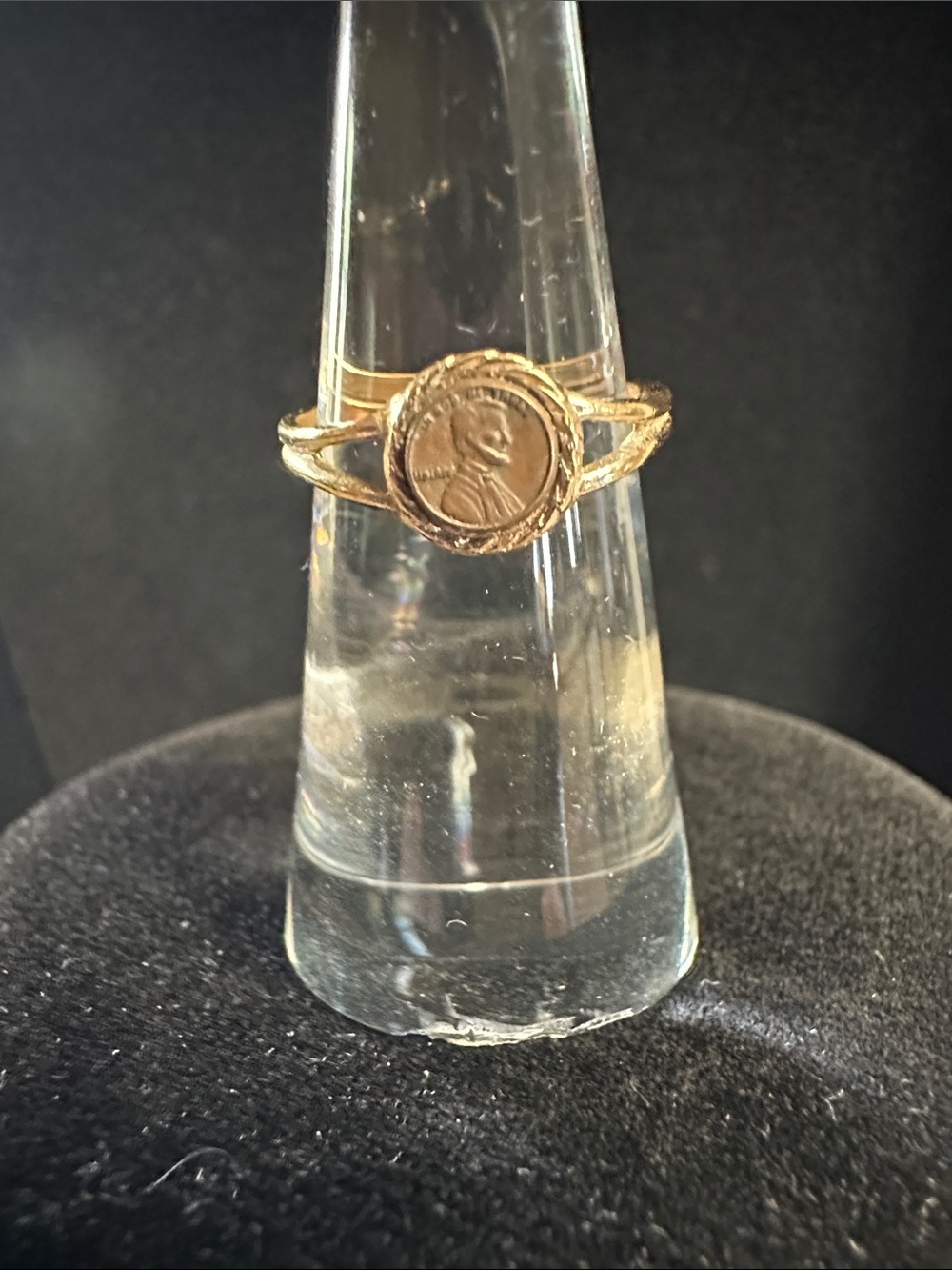 Rare Vintage 1979 Avon “Pretty Penny” Gold-Tone Coin Detail Signet Ring